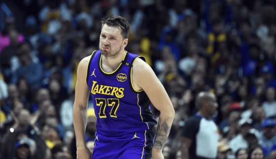 九游体育-东契奇连续十场比赛得分超过挺进下一轮,湖人挑战极限!的简单介绍