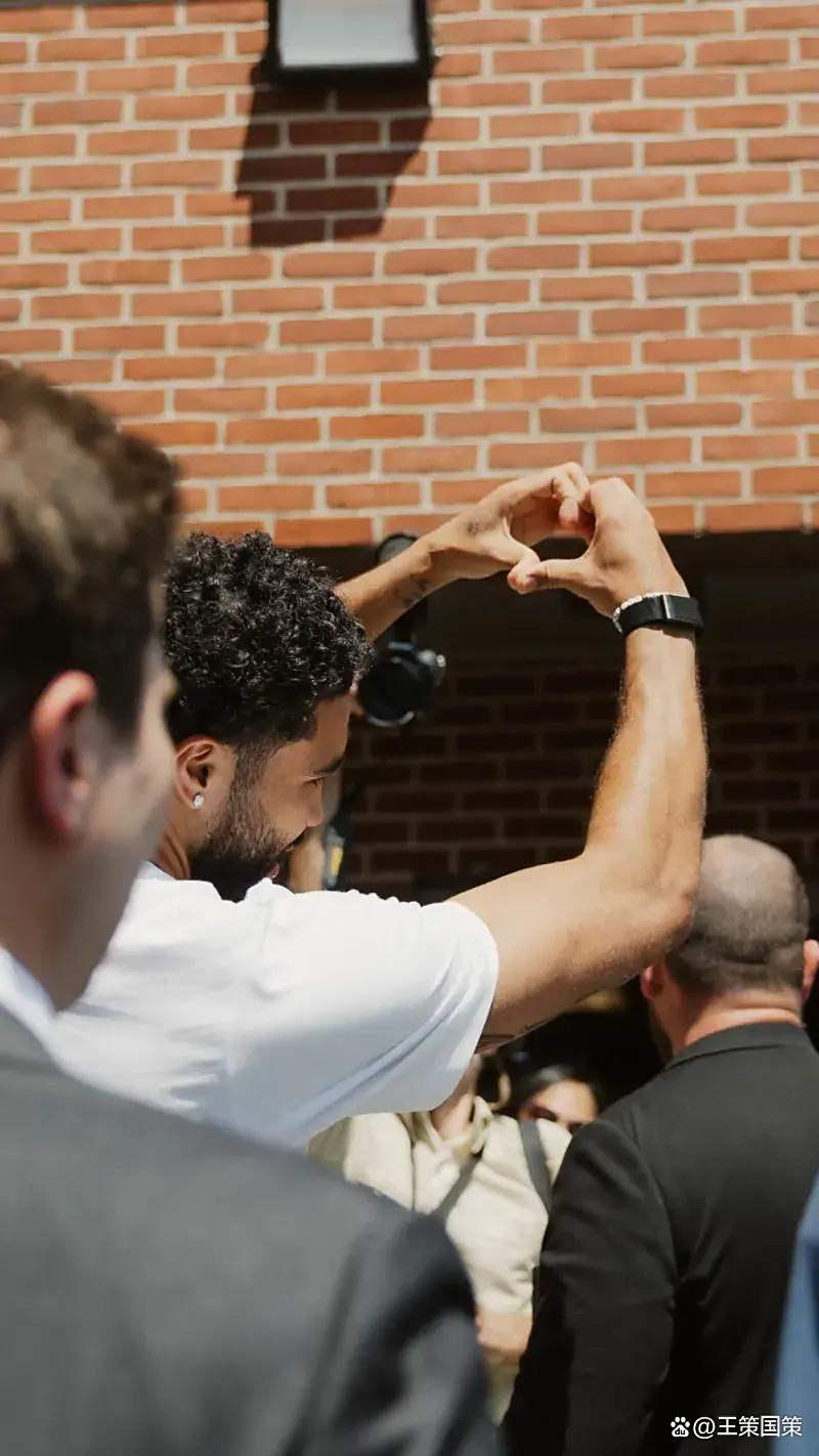 九游娱乐-塔图姆迎来十赛季高光表现,澳大利亚队球迷沸腾!的简单介绍